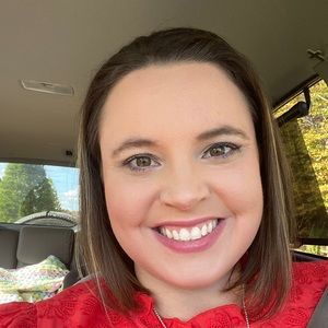 Meet your Posher, Lara